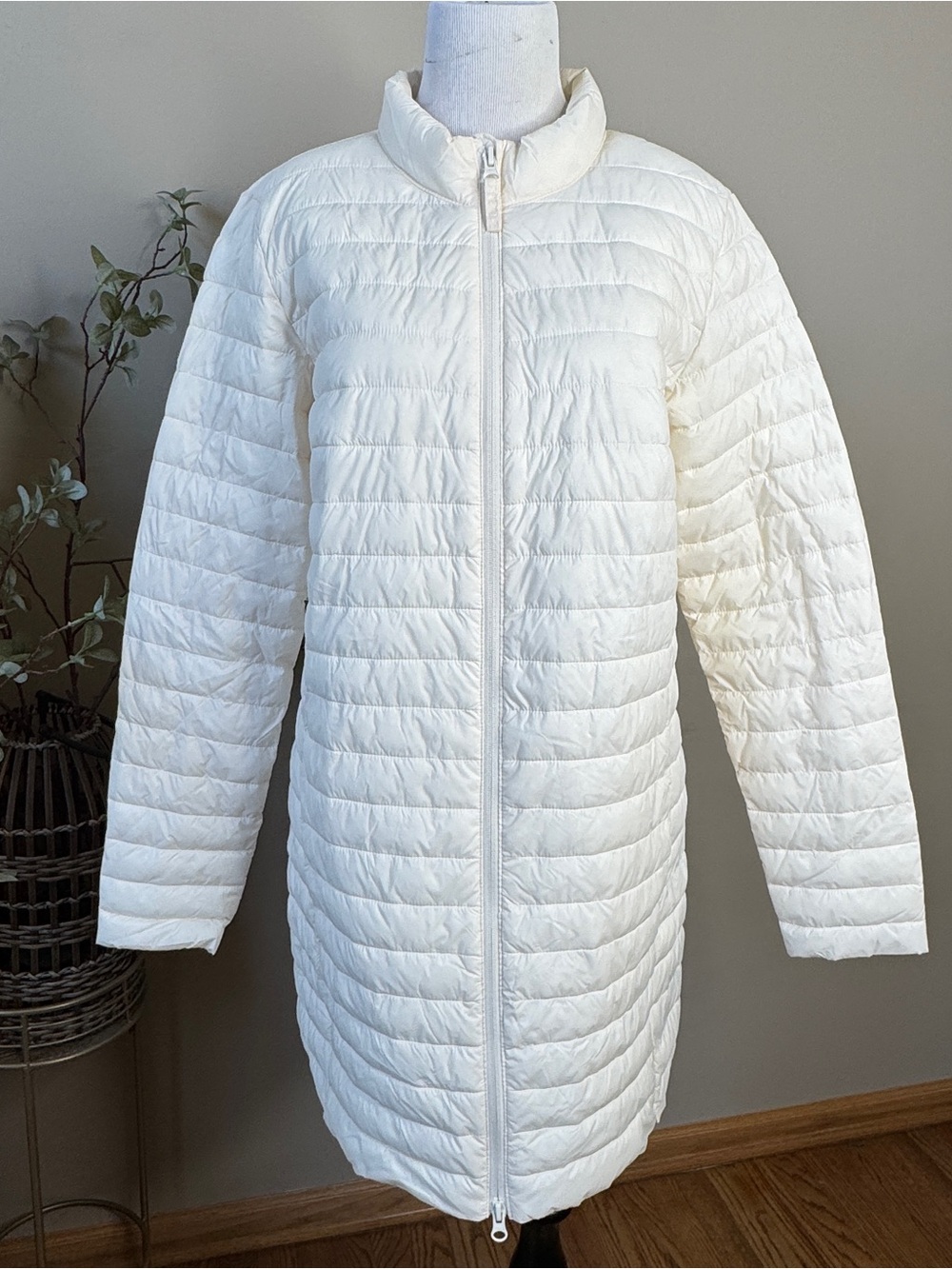 NEW Old Navy Puffer Jacket Women's Sz Medium Ivory White Quilted Zip Lightweight